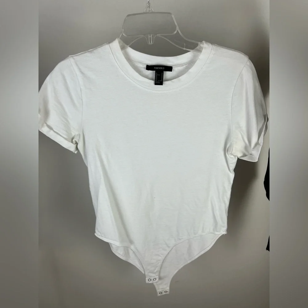 Basic tees/bodysuit bundle - Picture 4 of 7